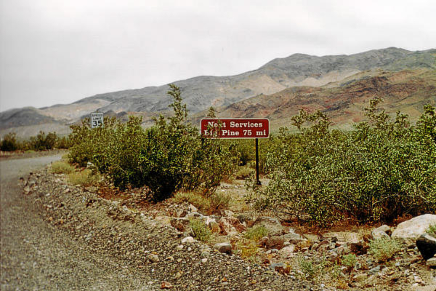 Death Valley: Ausfahrt nach Norden durch die Death Valley Road.