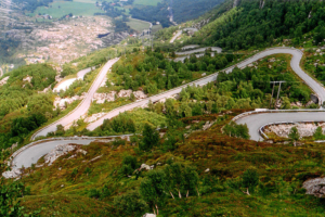 Serpentinen runter zum Lysefjord.