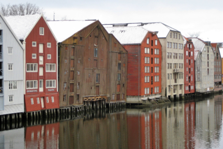 Malerische Speicherhäusern am Nidelv