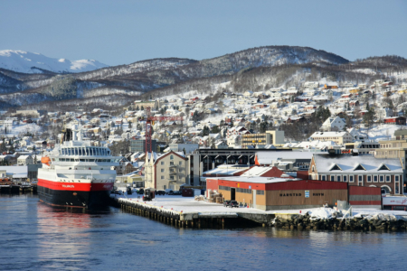 ... die MS Polarlys in Harstad ...