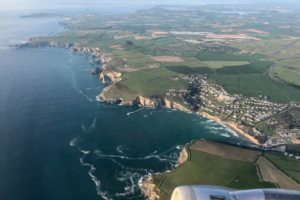 20.4.2019 - Start in NQY, Blick auf Bedruthan Steps