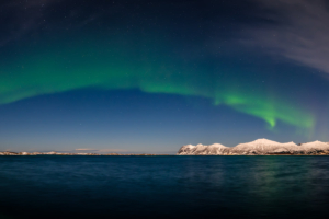 22.2.2024 - Hamn i Senja, Nordlichter (Panorama aus 4 Bildern)