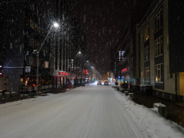 17.2.2024 - Tromsø, Grønnegata mit den beiden Thon Hotels