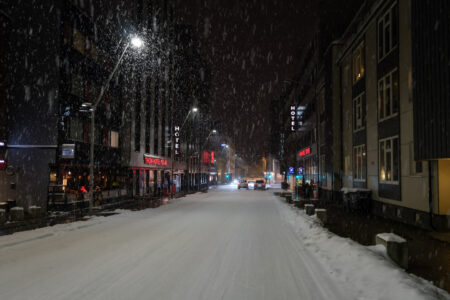 17.2.2024 - Tromsø, Grønnegata mit den beiden Thon Hotels