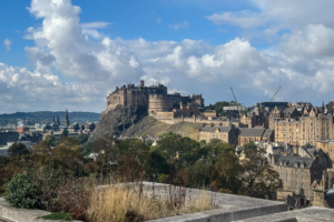 24.9.2024 - Edinburgh Castle, Blick vom National Museum of Scotland