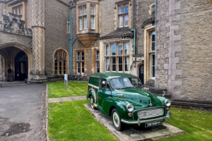 28.9.2024 - De Vere Tortworth Court, Morris Minor Traveller (1952-72) mit Holzkarosserie